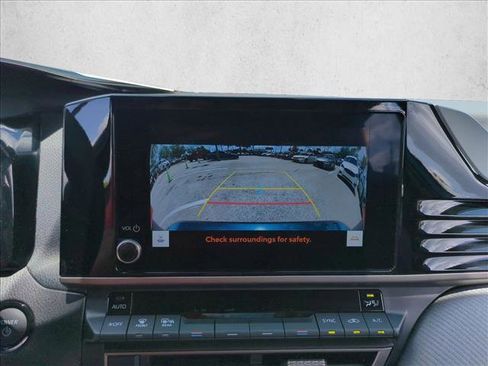 Used 2025 Toyota Camry SE FWD image 13