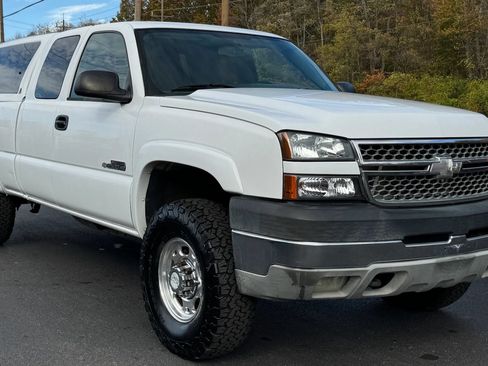 Used 2005 Chevrolet Silverado 2500 LS RWD image 3