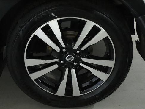 Used 2019 Nissan Kicks SR FWD image 41
