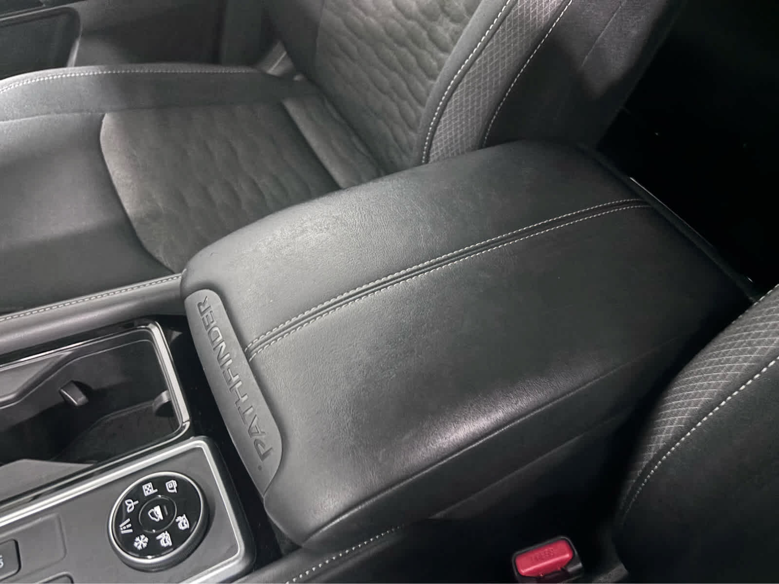Used 2025 Nissan Pathfinder SV AWD/4WD image 22