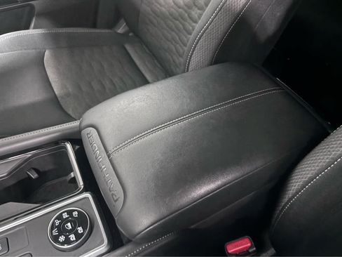 Used 2025 Nissan Pathfinder SV AWD/4WD image 22