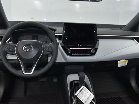Used 2025 Toyota Corolla SE image 15