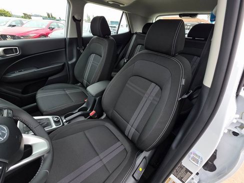 New 2025 Hyundai Venue SEL image 15