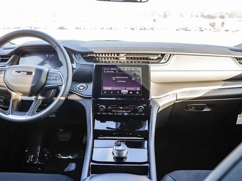 New 2025 Jeep Grand Cherokee L Laredo image 13