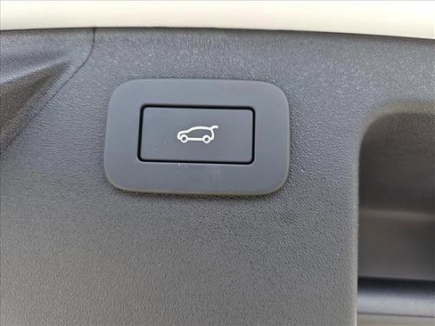 New 2025 Land Rover Discovery Sport S image 13