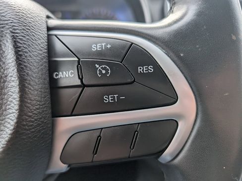 Used 2015 Chrysler 200 Limited w/ Convenience Group image 21