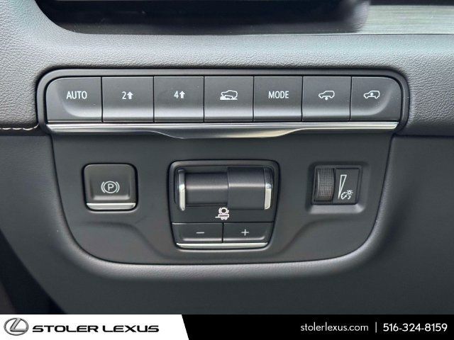 Used 2023 Cadillac Escalade Premium Luxury w/ Performance Package AWD/4WD image 25