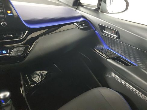 Certified 2022 Toyota C-HR XLE image 34