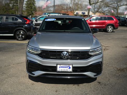 Certified 2022 Volkswagen Tiguan SE R-Line image 3