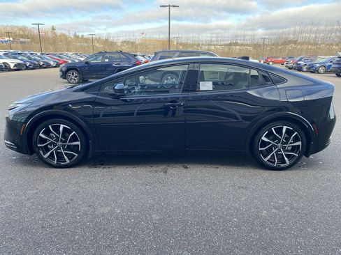 Used 2025 Toyota Prius Plug-In Hybrid w/ Limited Premium Package FWD image 11