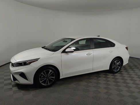 Used 2024 Kia Forte LXS FWD image 2