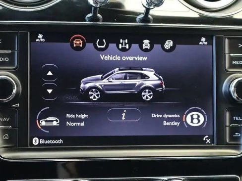 Used 2017 Bentley Bentayga AWD/4WD image 27