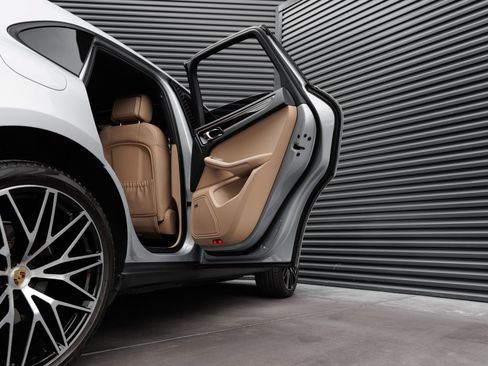Certified 2026 Porsche Macan AWD/4WD image 31