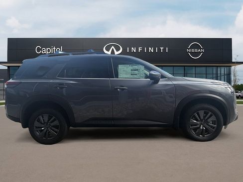 New 2025 Nissan Pathfinder SV image 4