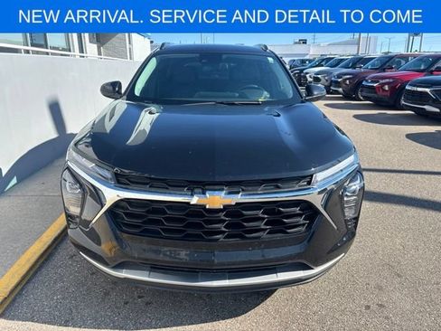 Used 2024 Chevrolet Trax LT w/ Driver Confidence Package FWD image 3
