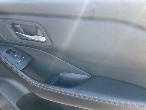 Used 2024 Nissan Rogue SV AWD/4WD image 9