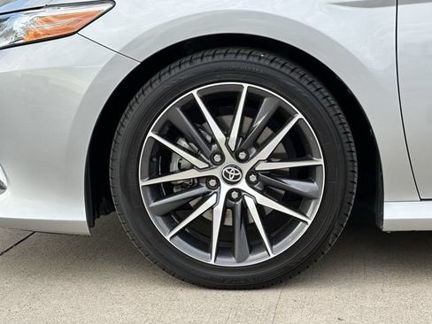 Used 2022 Toyota Camry XLE FWD image 9