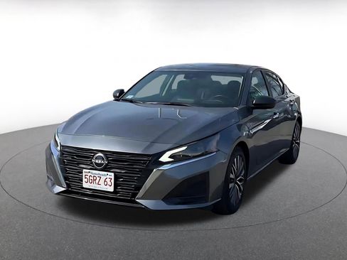 Used 2025 Nissan Altima 2.5 SV image 7