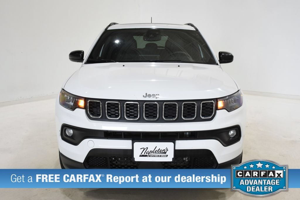 Used 2025 Jeep Compass Latitude w/ Sun & Sound Group AWD/4WD image 2
