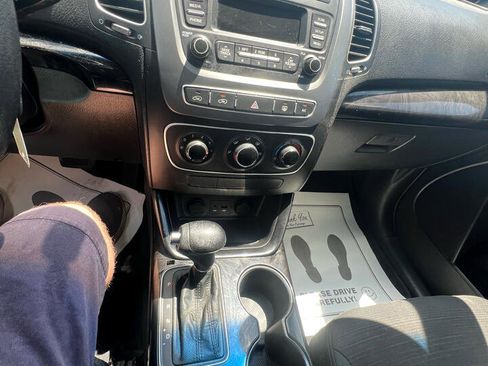 Used 2014 Kia Sorento LX image 23