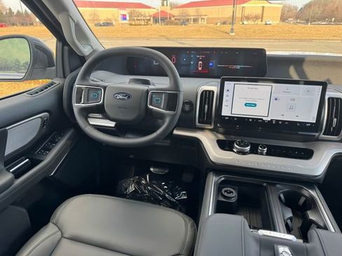 New 2026 Ford Expedition Active image 14