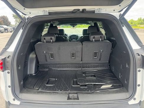 Used 2023 Chevrolet Traverse LT w/ LT Premium Package AWD/4WD image 19