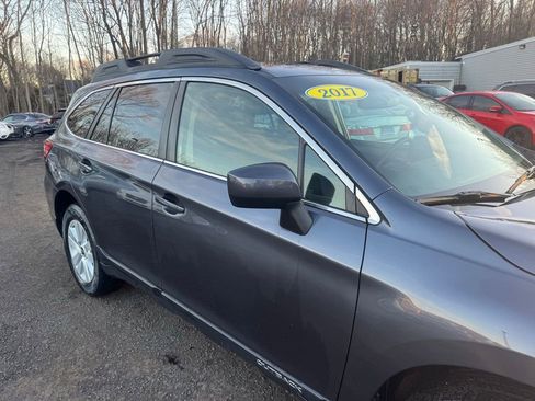 Used 2017 Subaru Outback 2.5i Premium image 14