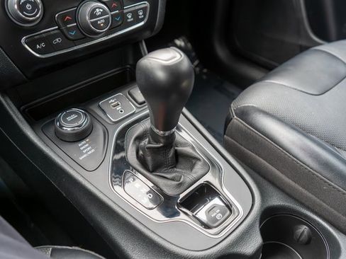 Used 2022 Jeep Cherokee Limited image 33