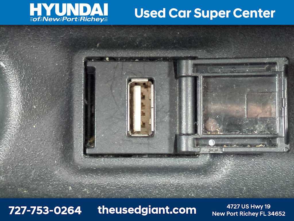Used 2022 Toyota RAV4 LE AWD/4WD image 21