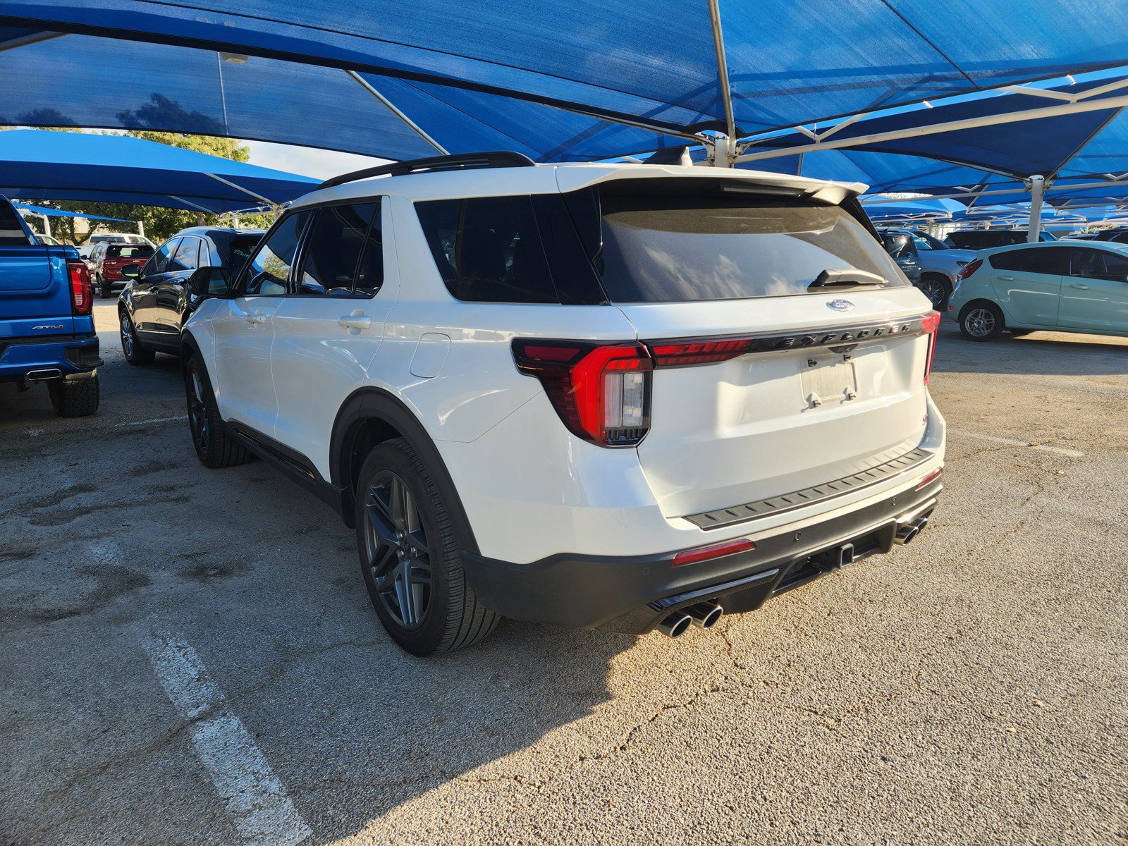 Used 2025 Ford Explorer ST AWD/4WD image 3