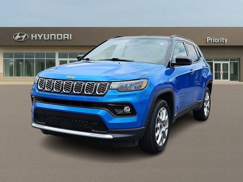 Used 2025 Jeep Compass Limited AWD/4WD image 1