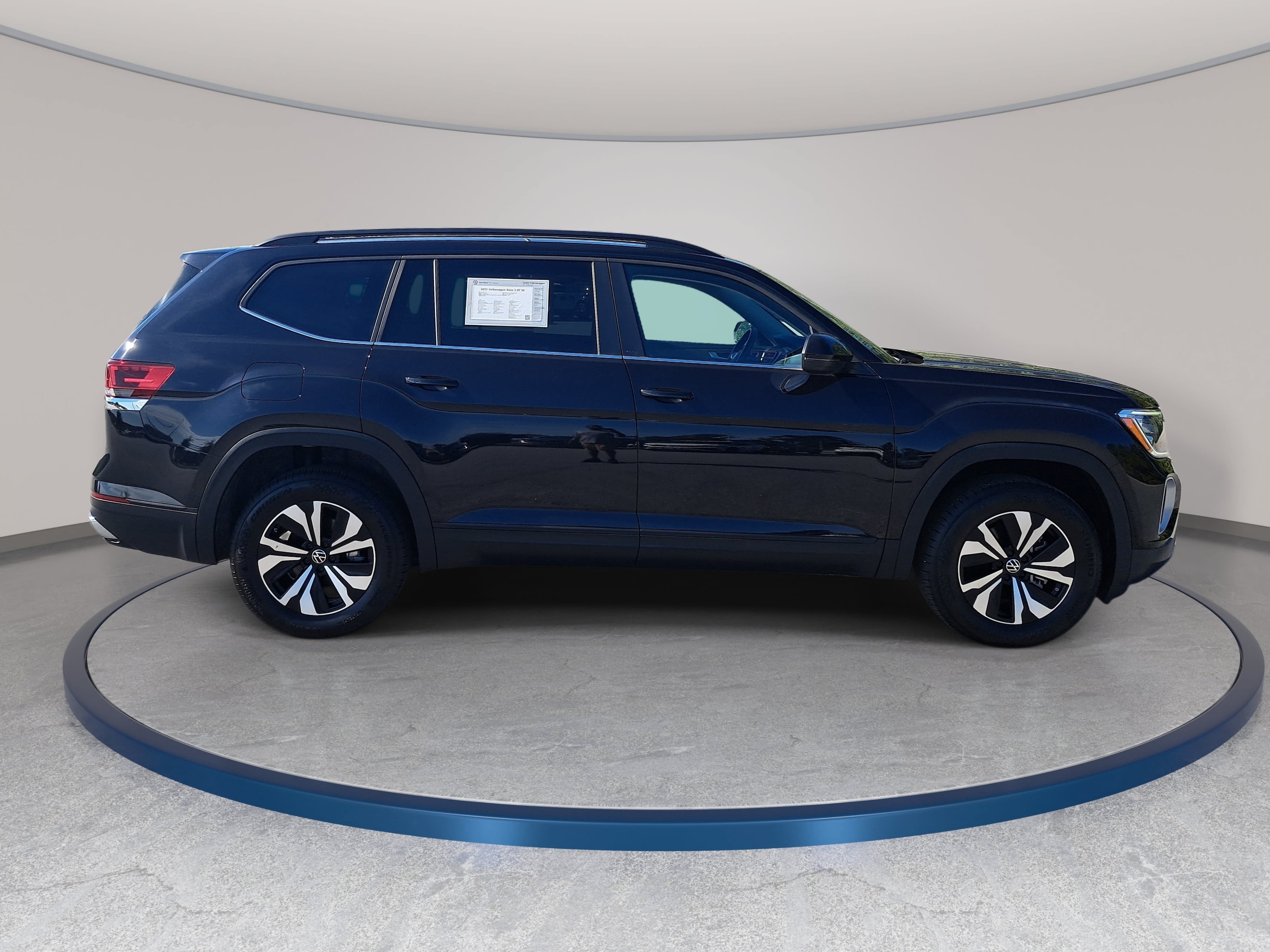 Certified 2025 Volkswagen Atlas SE FWD image 4