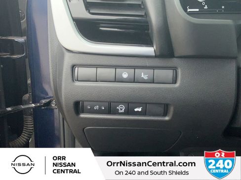 Used 2025 Nissan Rogue SL w/ SL Premium Package image 16