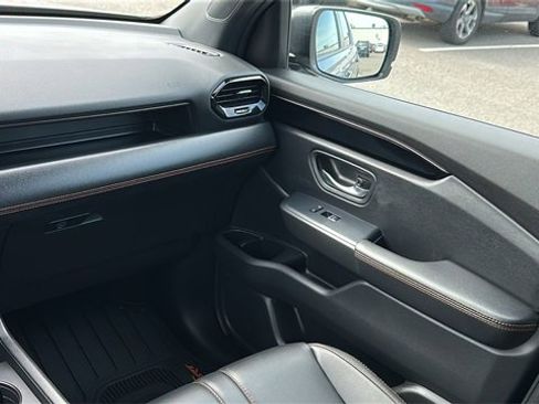 Used 2025 Honda Pilot TrailSport image 25