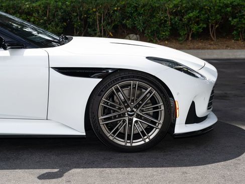 Used 2024 Aston Martin DB12 image 23