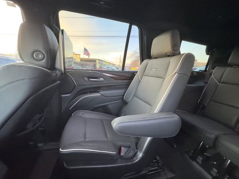 Used 2023 Cadillac Escalade Premium Luxury image 14