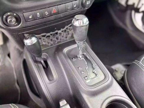 Used 2015 Jeep Wrangler Unlimited Sahara w/ Connectivity Group image 21