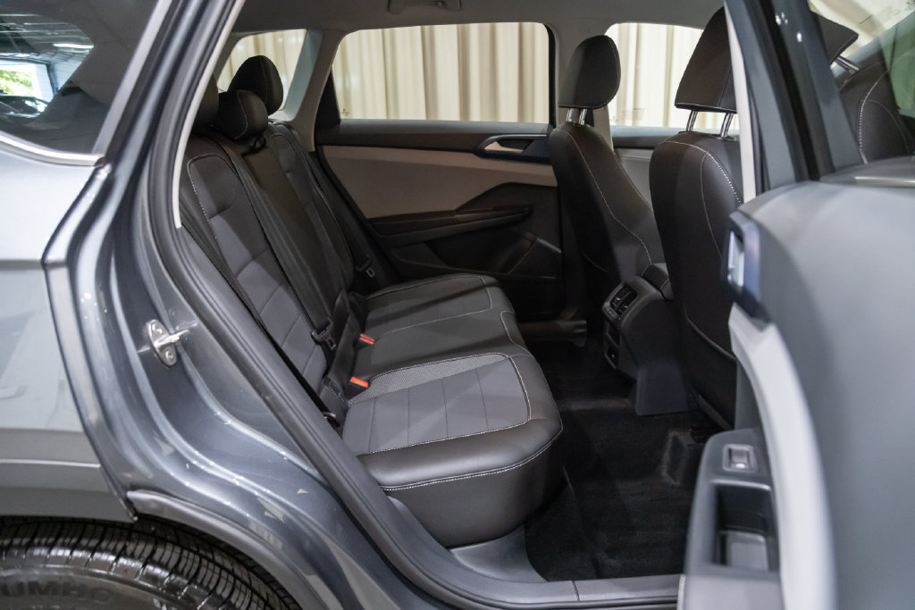 Certified 2024 Volkswagen Taos SE AWD/4WD image 16