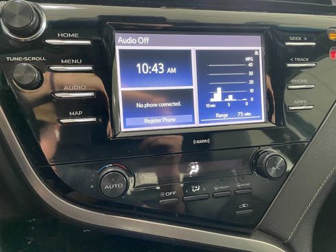 Used 2020 Toyota Camry SE image 30