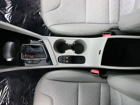 Used 2019 Kia Niro EX FWD image 34