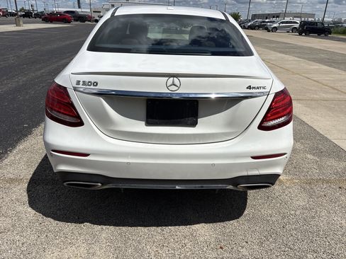 Used 2017 Mercedes-Benz E 300 4MATIC image 4