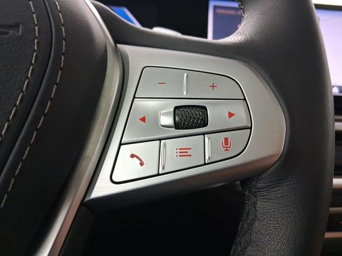 Used 2025 BMW X7 xDrive40i w/ Premium Package image 21