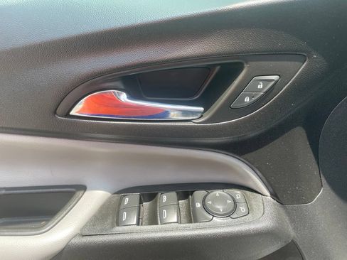 Used 2022 Chevrolet Equinox LT FWD image 28