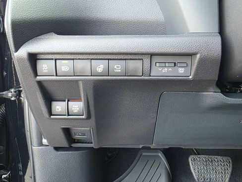 Used 2025 Toyota Sienna Platinum image 13