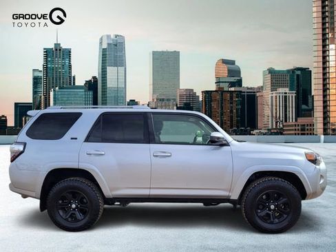 Used 2018 Toyota 4Runner SR5 AWD/4WD image 7