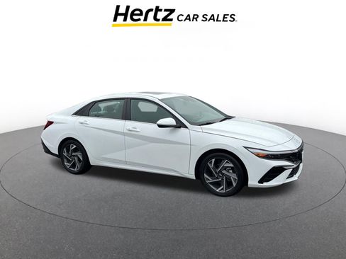 Used 2025 Hyundai Elantra SEL image 1