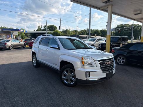 Used 2017 GMC Terrain SLT w/ Memory Package FWD image 2