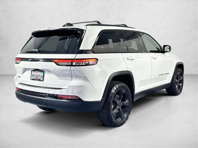 Used 2023 Jeep Grand Cherokee Altitude AWD/4WD image 5