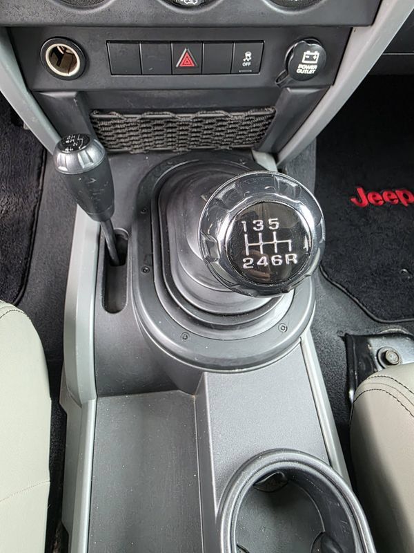 Used 2010 Jeep Wrangler Unlimited Sahara w/ Dual Top Group AWD/4WD image 25
