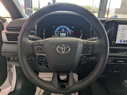 Used 2025 Toyota Camry SE image 21